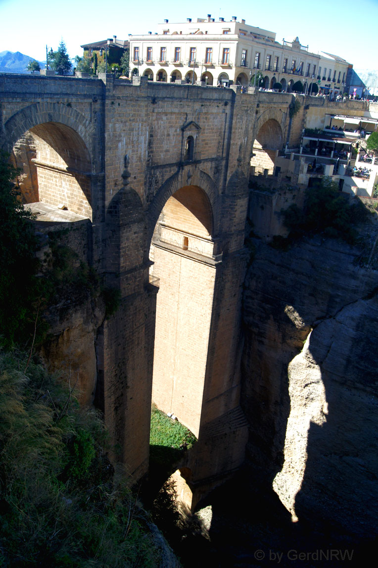 El Puente Nuevo over El Tajo Gorge, Ronda, Spain - El Puente Nuevo über die El Tajo Schlucht, Ronda, Spanien