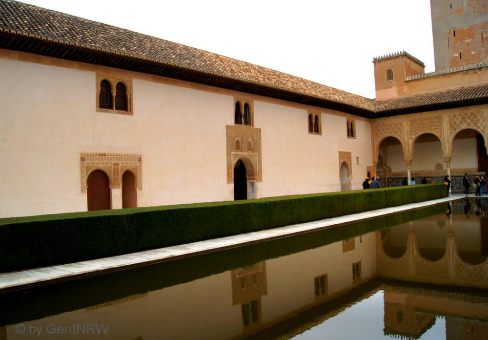 Court of Myrtles, Royal Complex, Alhambra, Granada, Spain - Myrtenhof, Nasridenpaläste, Alhambra, Andalusien, Spanien