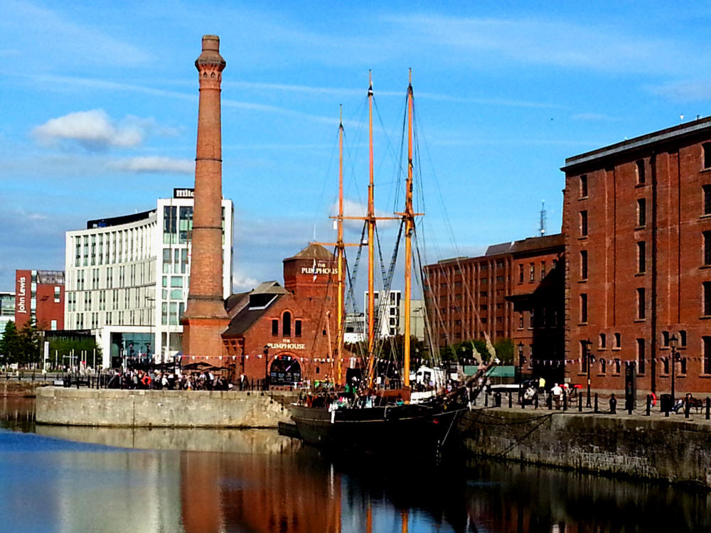 View over Canning Dock towards the Old Pumphouse, Liverpool, UK - Blick über das Canning Dock auf das alte Pumpenhaus, Liverpool, UK