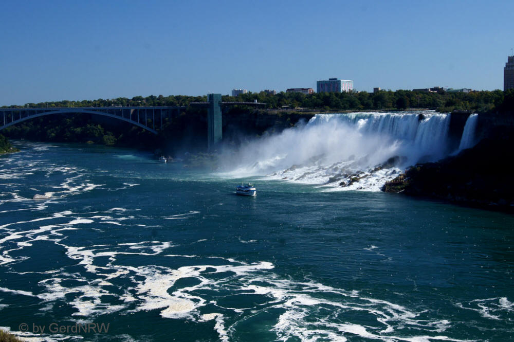 View from Queen Victoria Park towards the American Falls, Niagara Falls, Canada - Blick vom Queen Victoria Park auf die American Falls, Niagarafälle, Kanada
