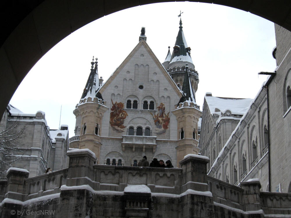 New Swanstone Castle, Bower (left), Palasfront, and Knights' House (right) (Schloss Neuschwanstein, Kemenate (links), Palas, Ritterhaus (rechts)), Fuessen, Germany