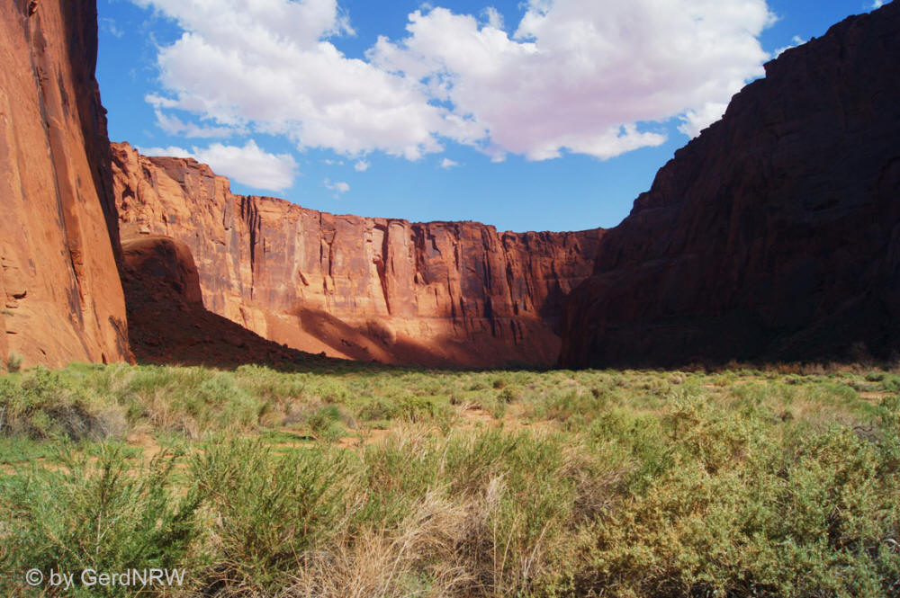 Colorado River Boat Trip, Horseshoe Bend Cliffs, Glen Canyon, near Page, Arizona, USA