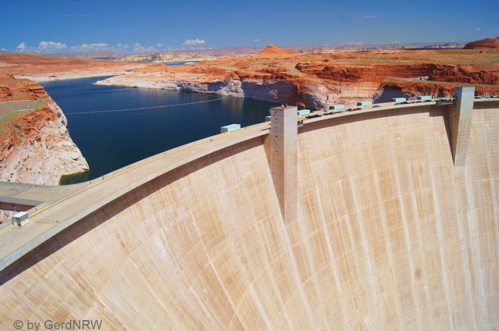 Glen Canyon Dam, near Page, Arizona - USA