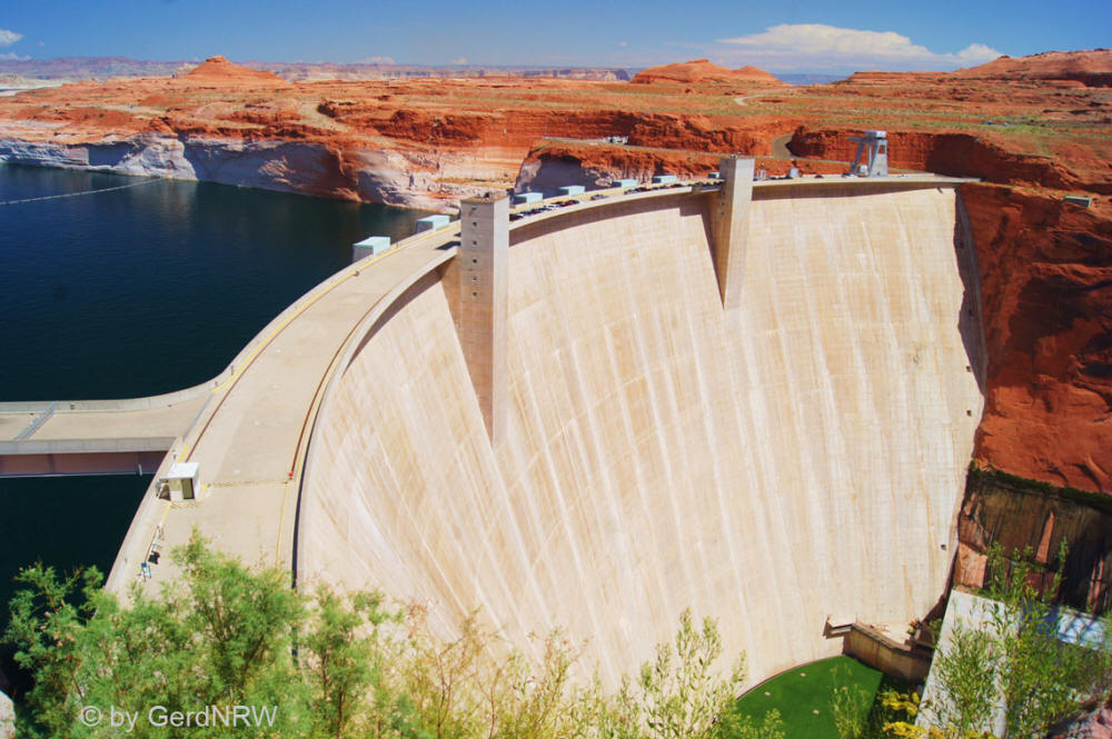 Glen Canyon Dam, near Page, Arizona - USA