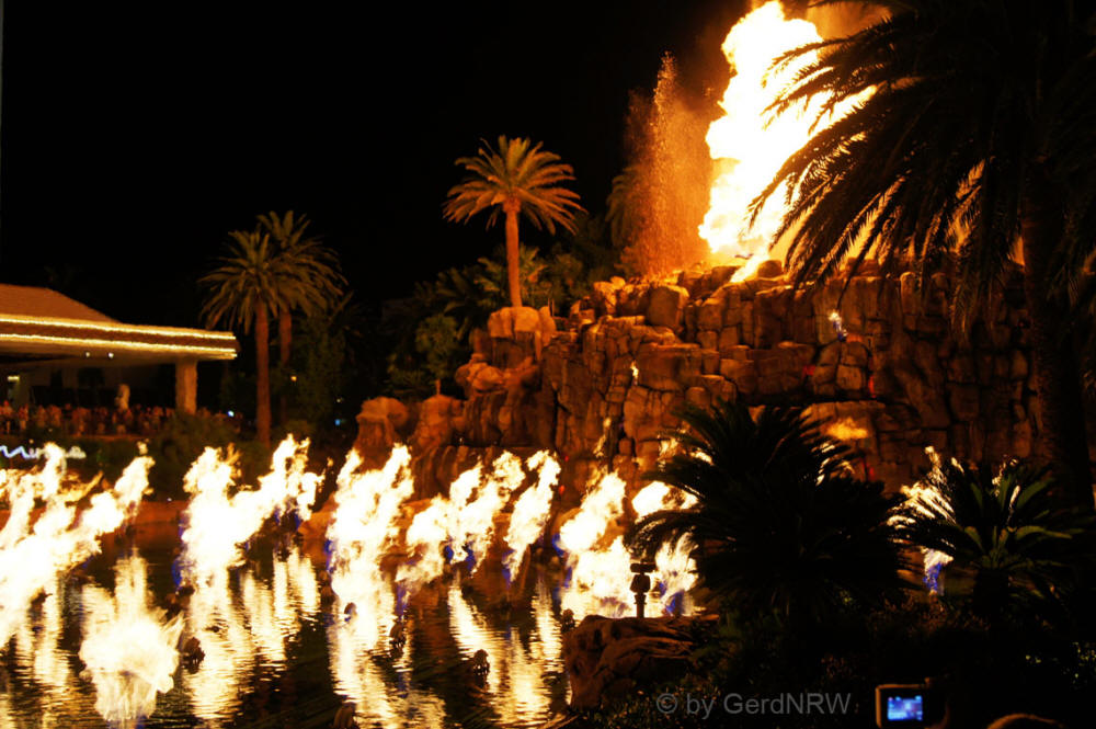 Outbreak of the Vulcano, Mirrage Hotel, The Strip, Las Vegas, Nevada, USA